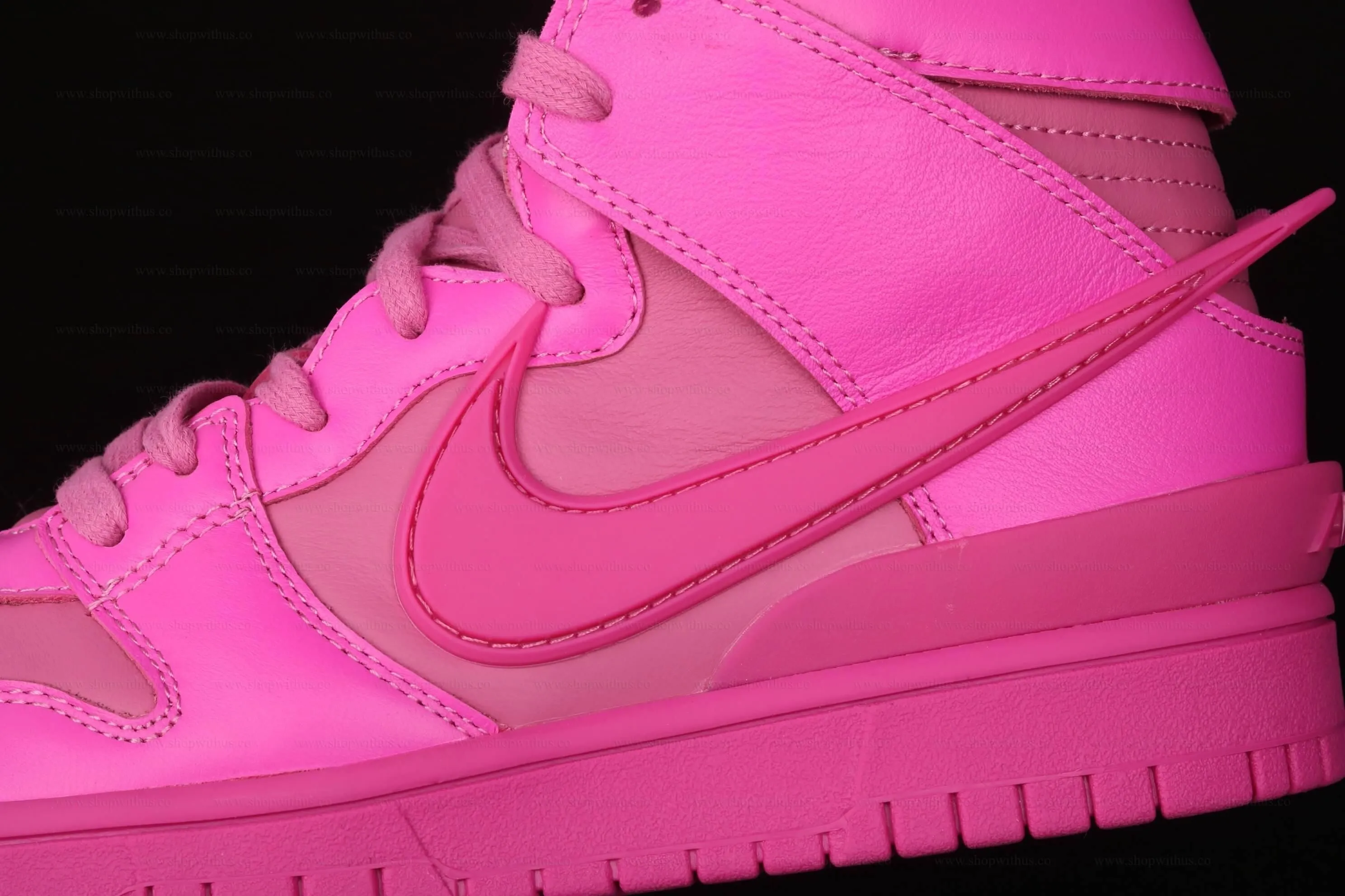 AMBUSH x NikeWMNS Dunk High - Cosmic Fuchsia