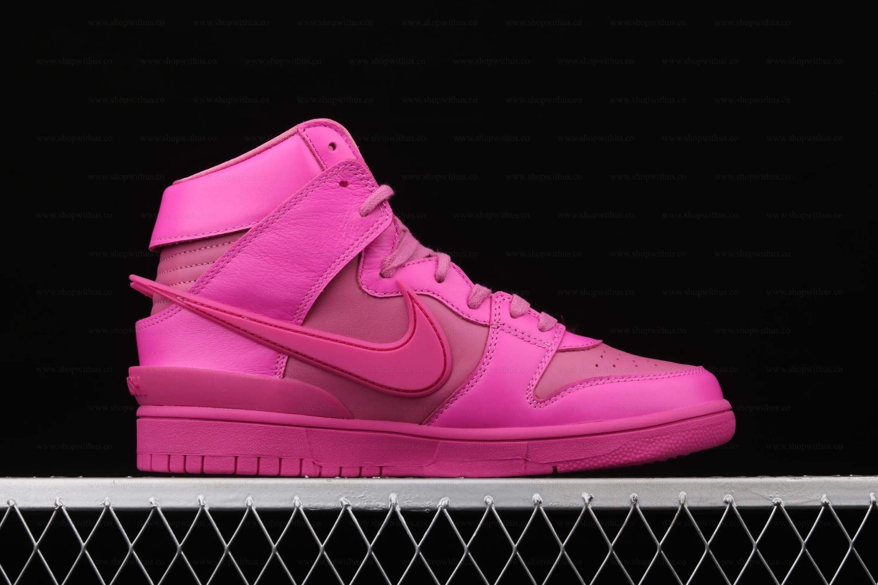 AMBUSH x NikeWMNS Dunk High - Cosmic Fuchsia