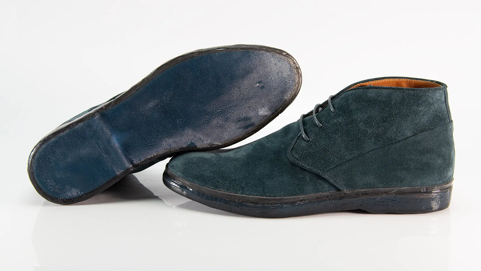 HAMPTON mercury-blue suede chukka boots.
