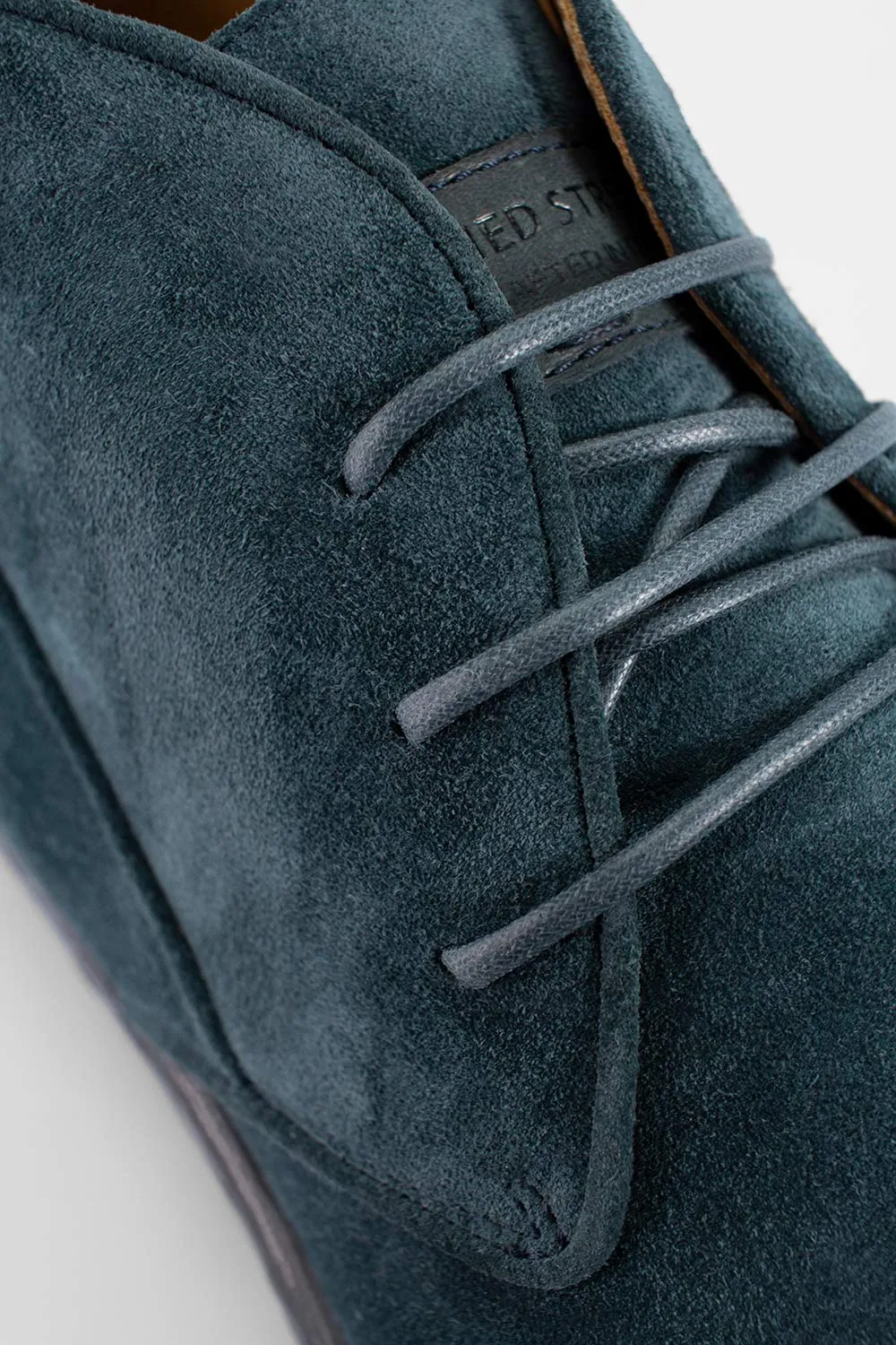 HAMPTON mercury-blue suede chukka boots.