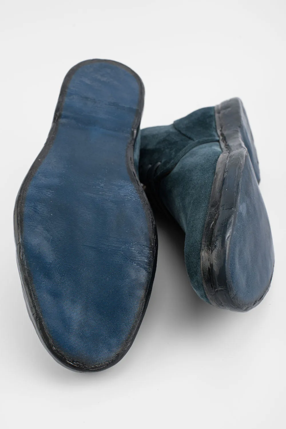 HAMPTON mercury-blue suede chukka boots.