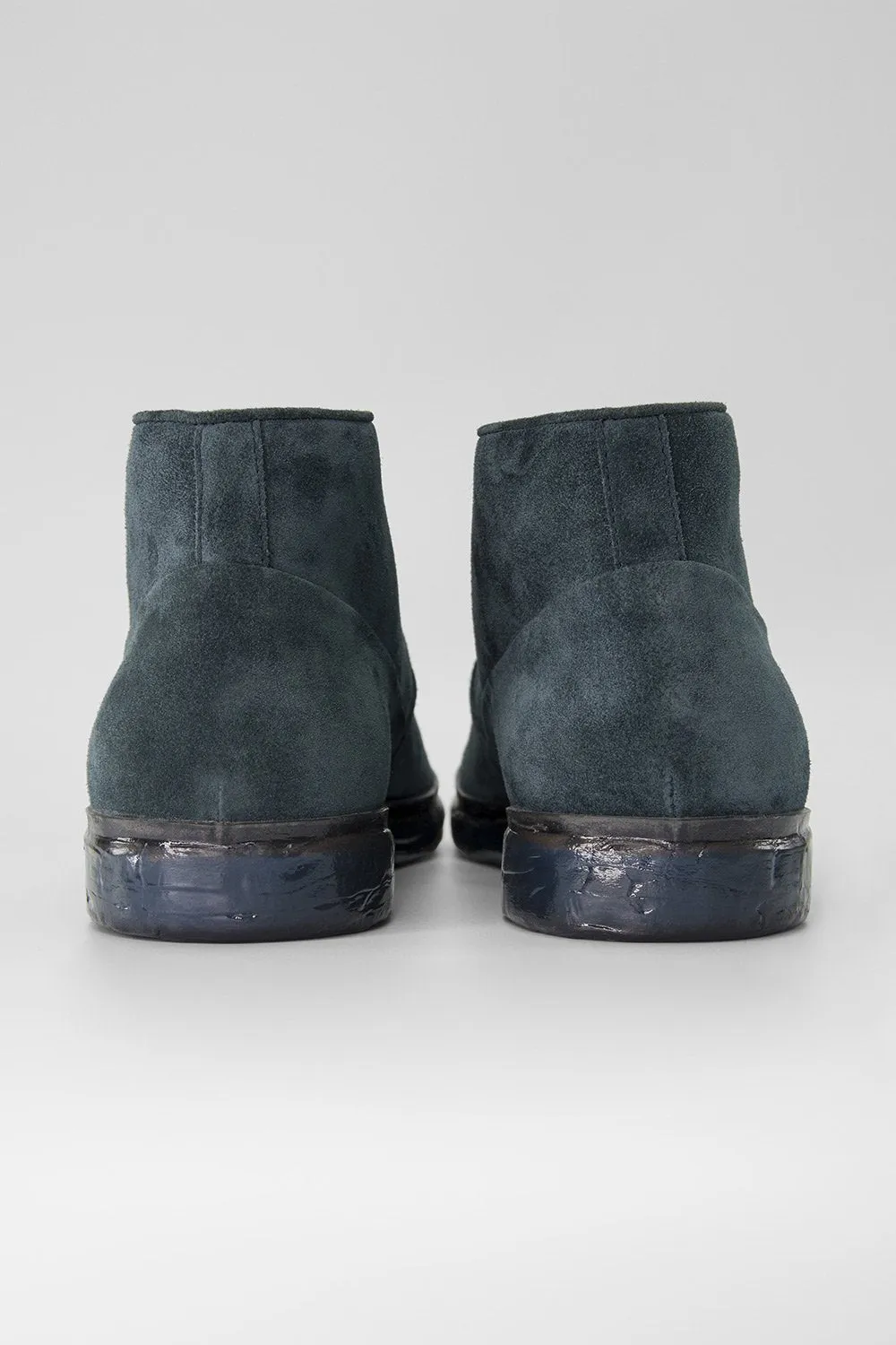 HAMPTON mercury-blue suede chukka boots.