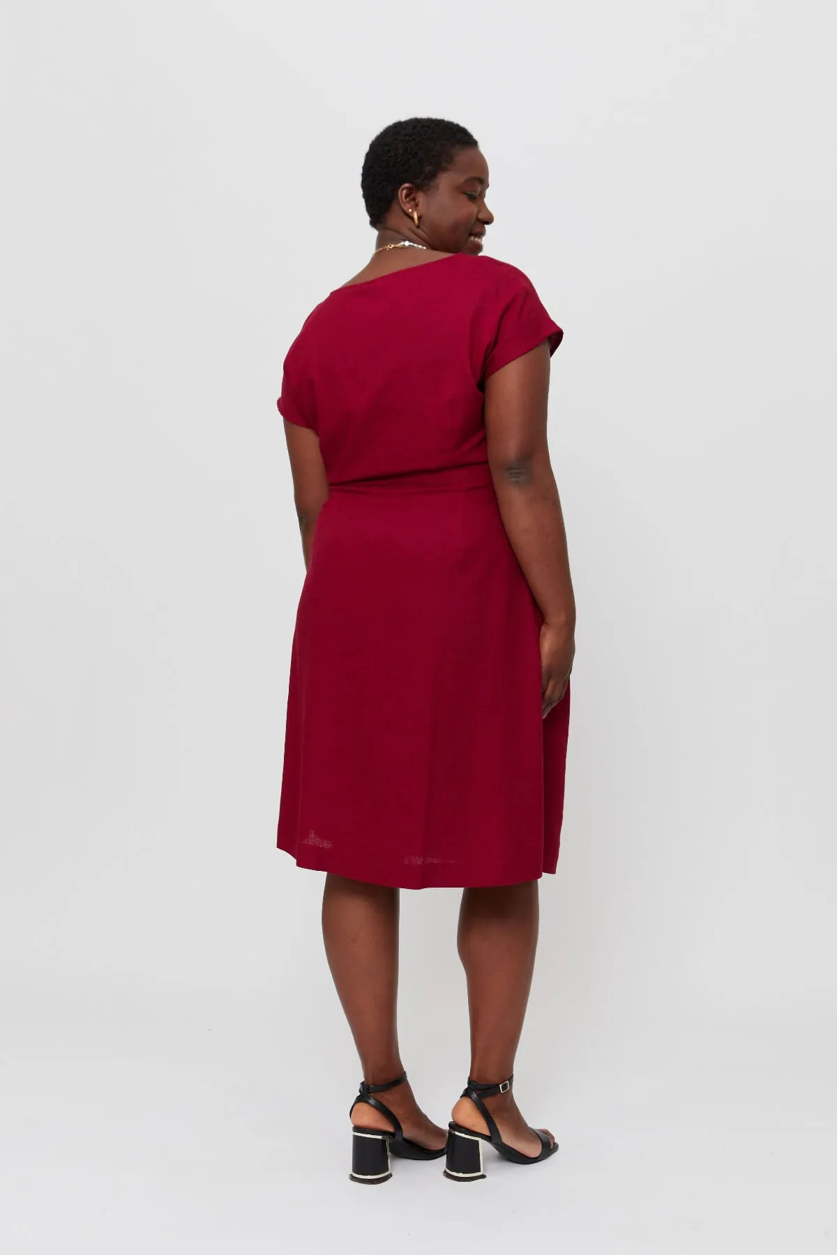 Sati | Midi Dress with Boat Neck in Red
