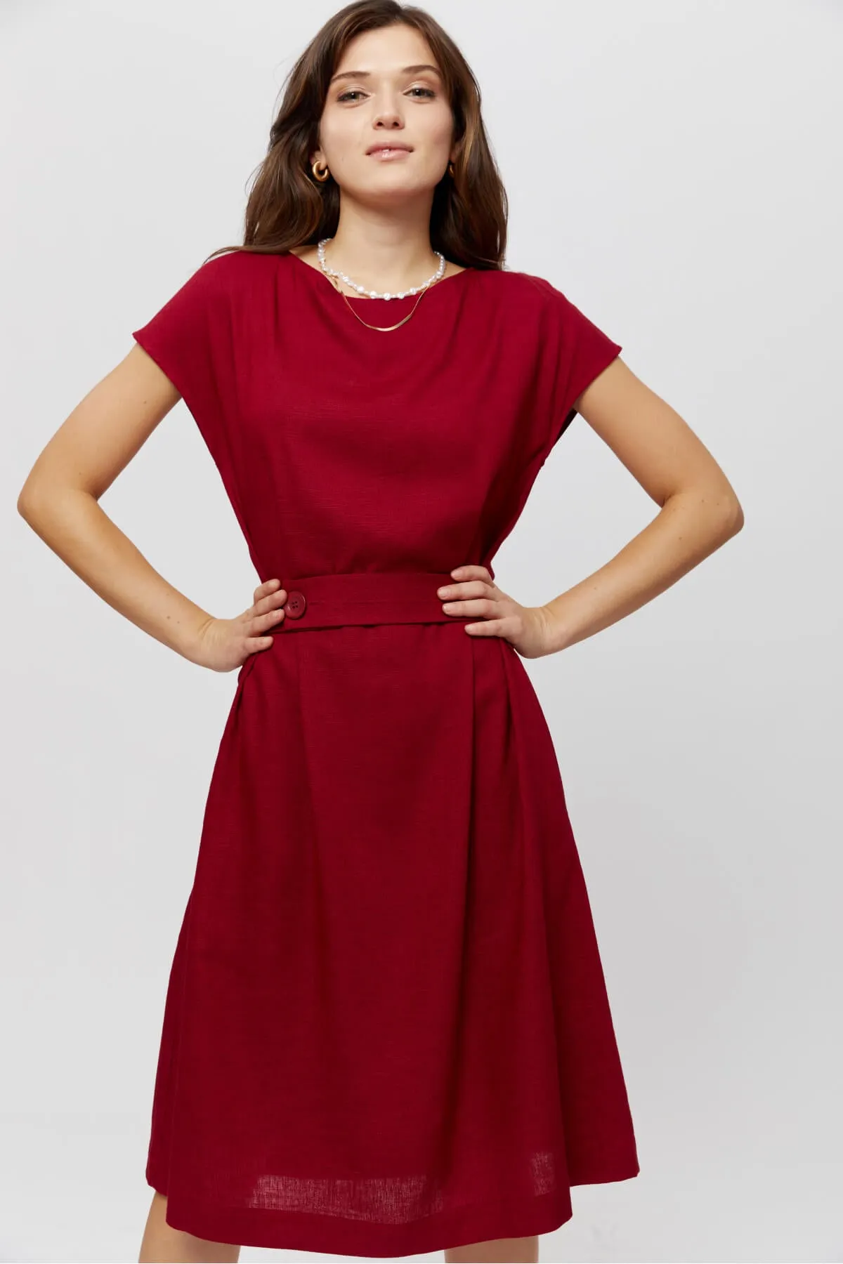Sati | Midi Dress with Boat Neck in Red