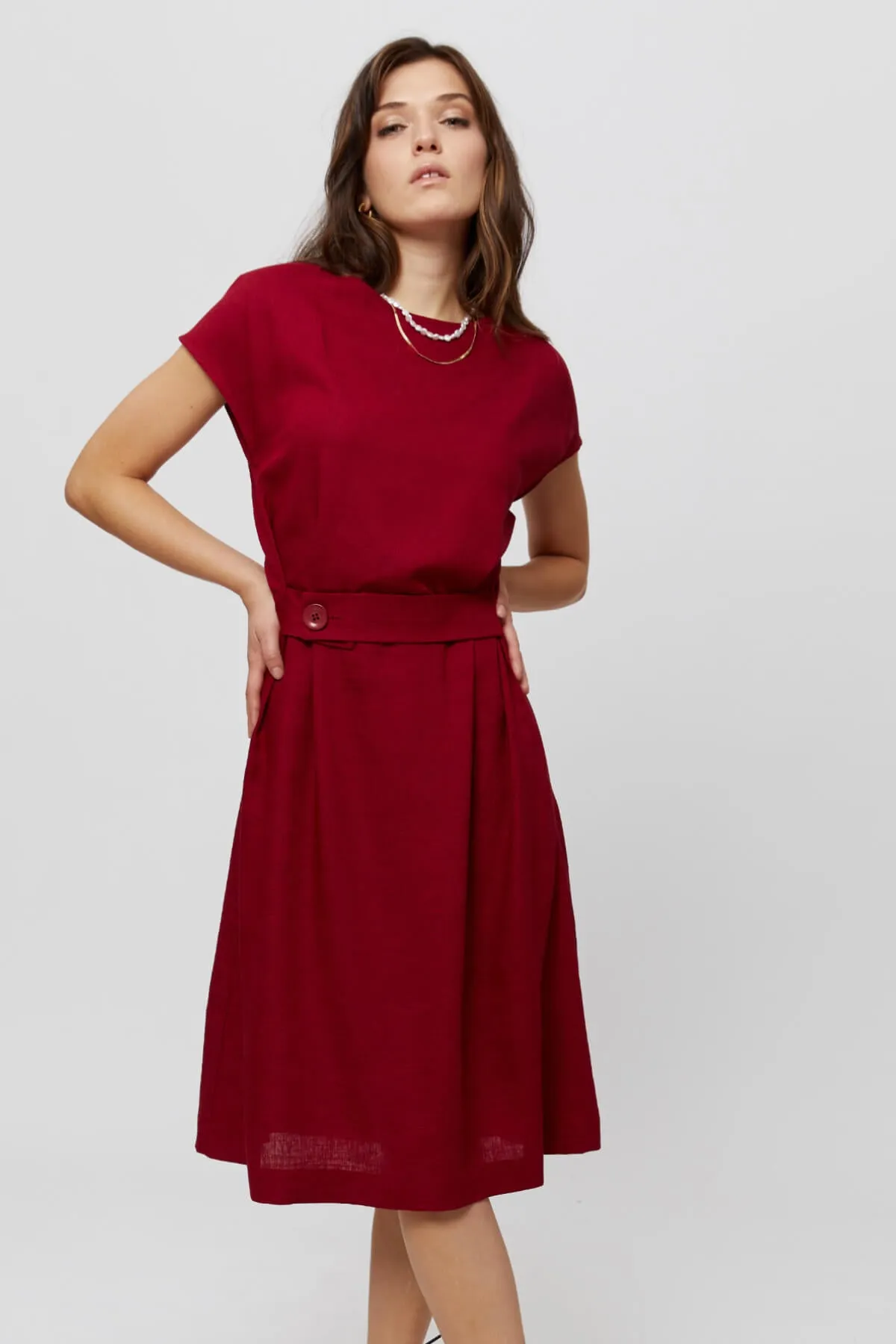 Sati | Midi Dress with Boat Neck in Red