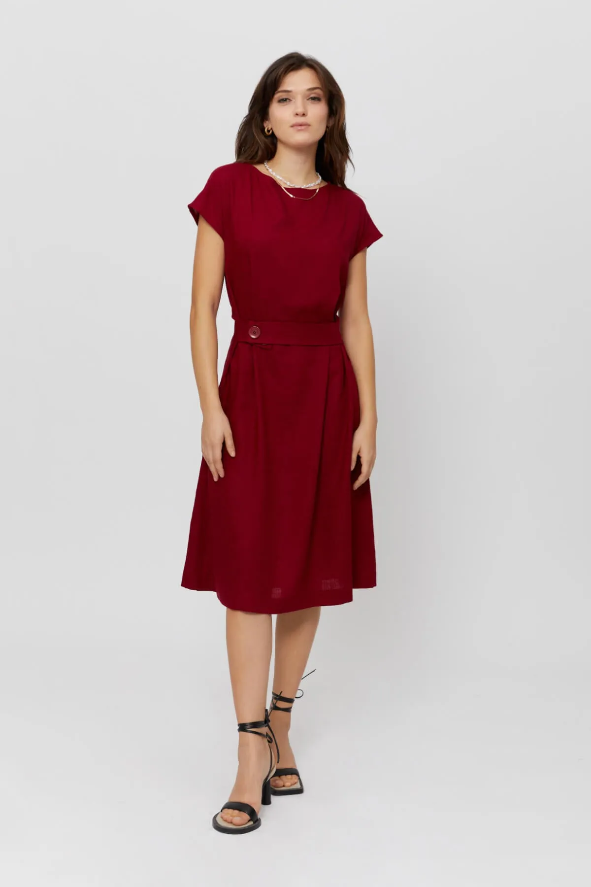 Sati | Midi Dress with Boat Neck in Red